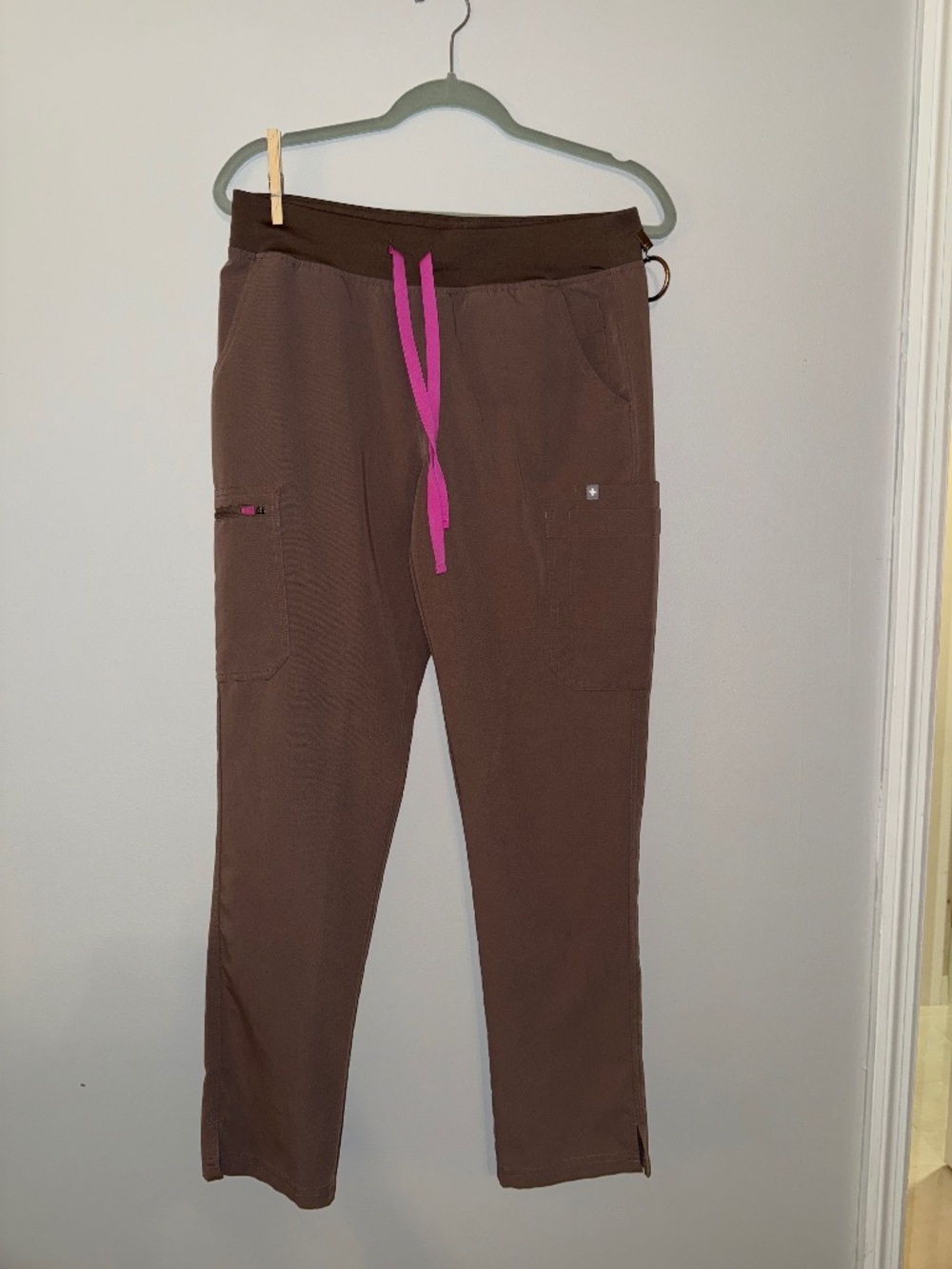Women’s Medium Scrub Pants Taupe High Waisted
